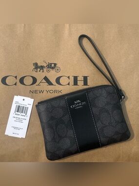 🍁Coach Black Signature Canvas Wristlet with  Strap